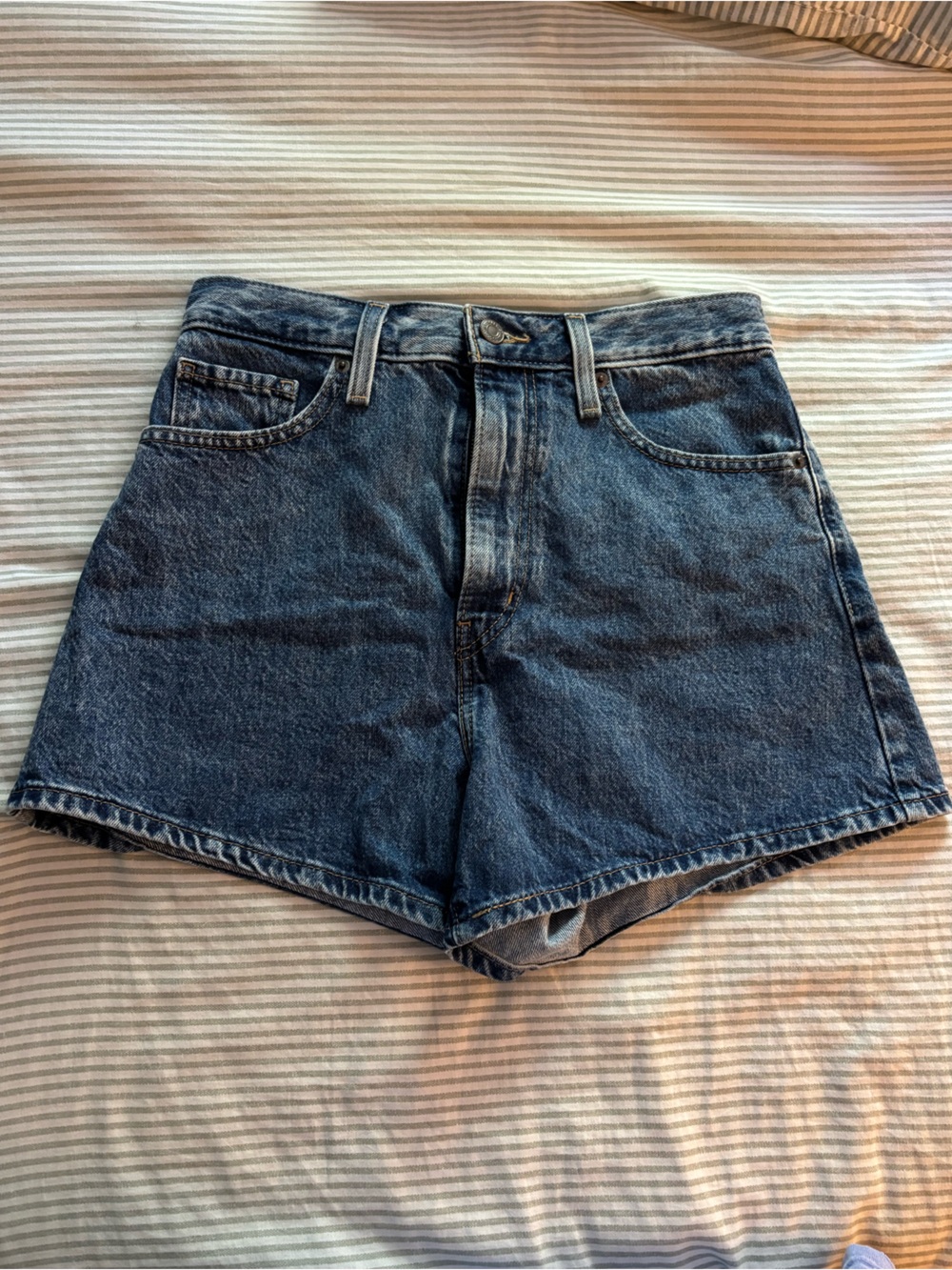 Levi’s 28 Classic High-Waist Blue Denim Women’s Jeans Shorts
